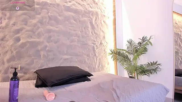 Naomy gyal online show from 01-08-26, 07:09