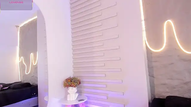 Naomy gyal online show from 11-28-25, 07:25