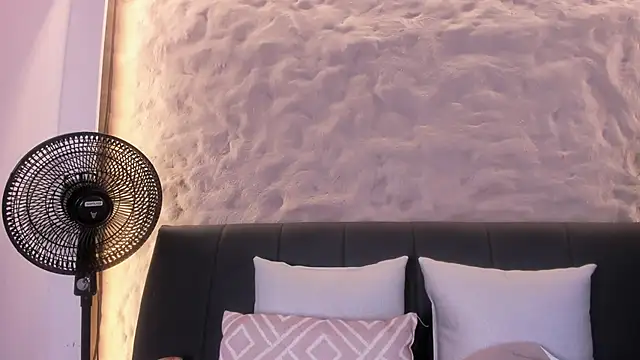 Naomy gyal online show from 02-27-26, 01:00