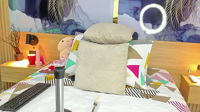 Anabacker01 online show from 10-29-25, 07:24