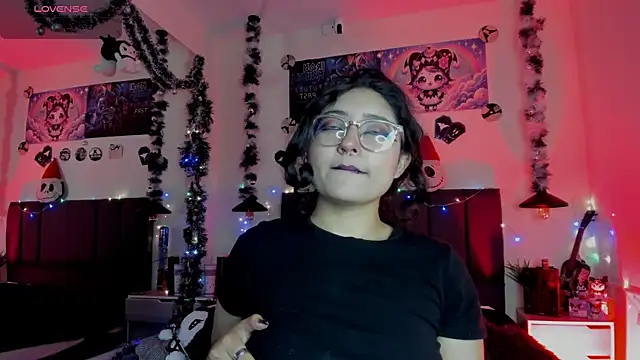 SabrinaV  online show from 12-15-25, 11:38