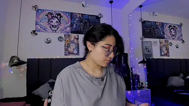 SabrinaV  online show from 06-30-26, 11:32