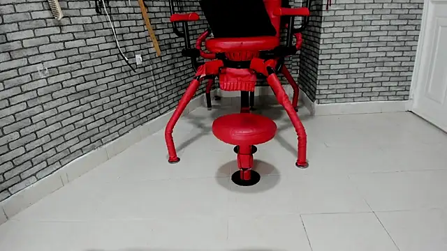 Snapshot of BDSM_MEDUZA chatting on 12-20-25, 04:04 BDSM MEDUZA online show from 12-20-25, 04:04