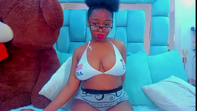 hazellanee online show from 03-29-26, 05:20