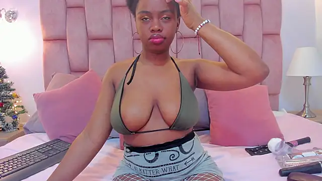 hazellanee online show from 12-01-25, 02:23