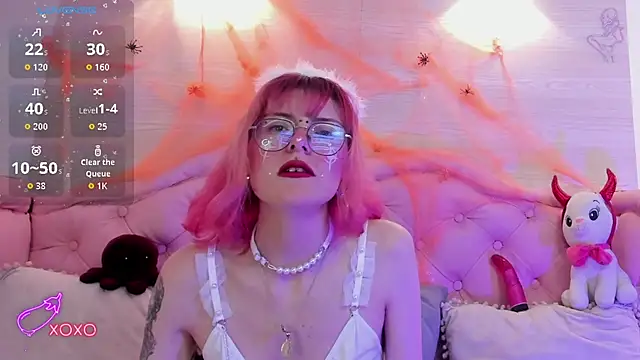 Snapshot of Rossiie_Hunt_ chatting on 10-16-25, 04:37 Rossiie Hunt online show from 10-16-25, 04:37