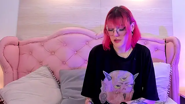 Snapshot of Rossiie_Hunt_ chatting on 09-29-25, 05:40 Rossiie Hunt online show from 09-29-25, 05:40