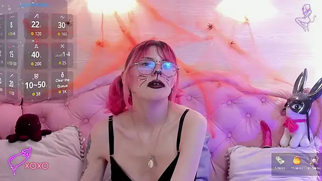 Snapshot of Rossiie_Hunt_ chatting on 10-17-25, 04:31 Rossiie Hunt online show from 10-17-25, 04:31