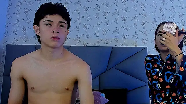 meganandtylerr19 online show from 11-11-25, 12:22