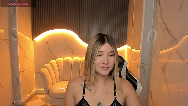 Emma1 b  online show from 10-13-25, 08:21