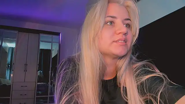 BarbaraSiren online show from 10-12-25, 03:57