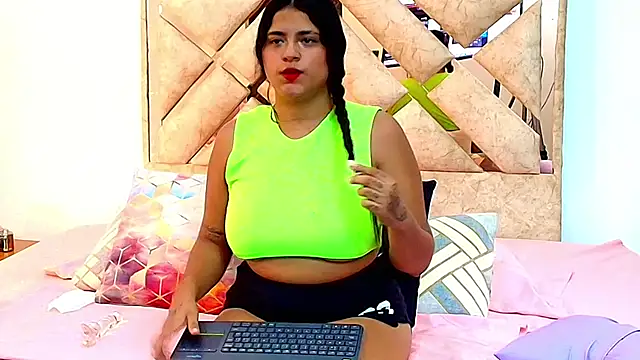 Selenegomezz online show from 11-21-25, 07:35