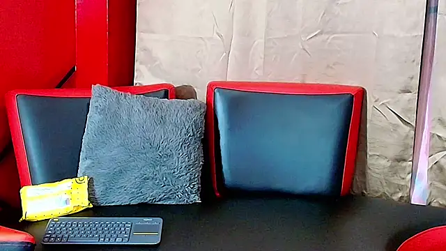 Selenegomezz online show from 11-22-25, 07:46