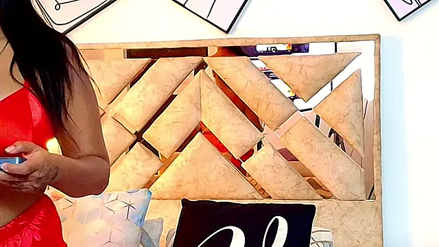 Selenegomezz online show from 11-16-25, 09:19