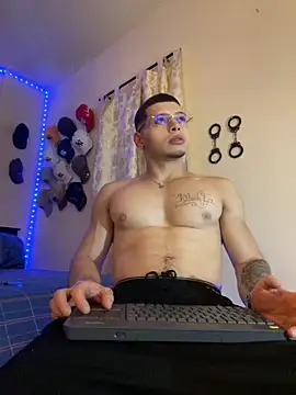 Snapshot of Matt_your_master_ chatting on 10-18-25, 12:34 Matt your master online show from 10-18-25, 12:34