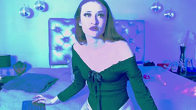 Emily Swiftt online show from 10-21-25, 07:24