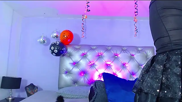 Emily Swiftt online show from 10-28-25, 03:29