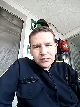 Snapshot of thefollador69 chatting on 10-27-25, 04:08 thefollador69 online show from 10-27-25, 04:08