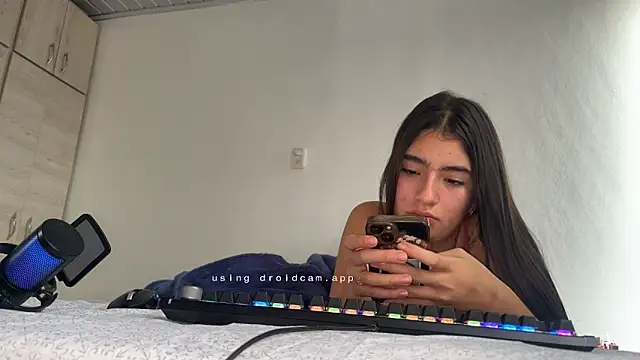 Snapshot of vipxxx2 chatting on 10-19-25, 04:21 vipxxx2 online show from 10-19-25, 04:21
