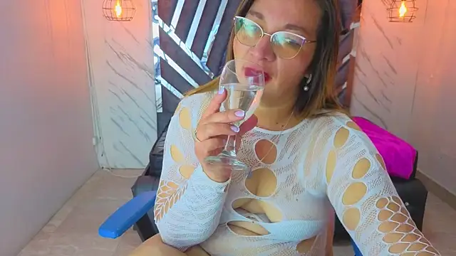 MaylinRosse  online show from 06-18-26, 06:46
