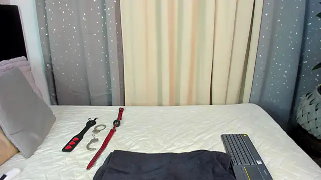 Lenapaul  online show from 10-21-25, 04:23