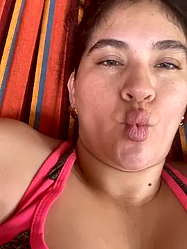 Snapshot of lunasexyhot18 chatting on 10-13-25, 04:19 lunasexyhot18 online show from 10-13-25, 04:19