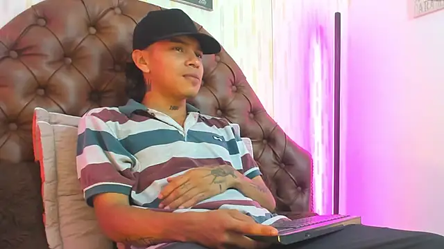 noah blake0 online show from 09-25-25, 02:39