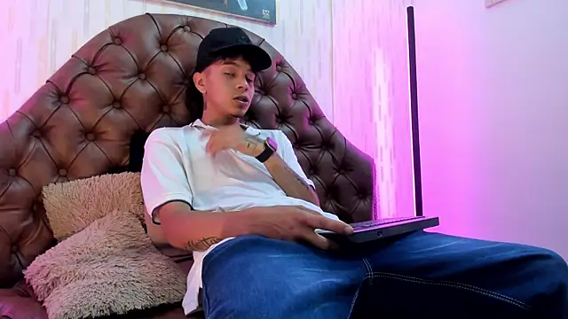 noah blake0 online show from 10-08-25, 09:48