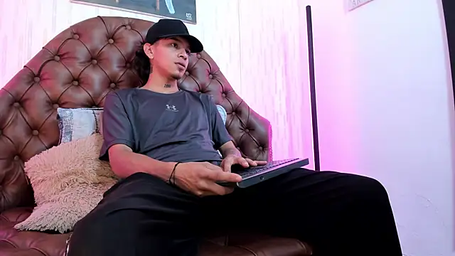 noah blake0 online show from 10-22-25, 02:44
