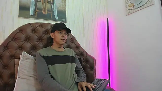 noah blake0 online show from 09-18-25, 02:14