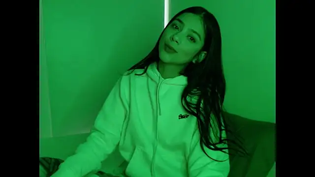 Snapshot of Mia_fire666 chatting on 12-15-25, 01:28 Mia fire666 online show from 12-15-25, 01:28