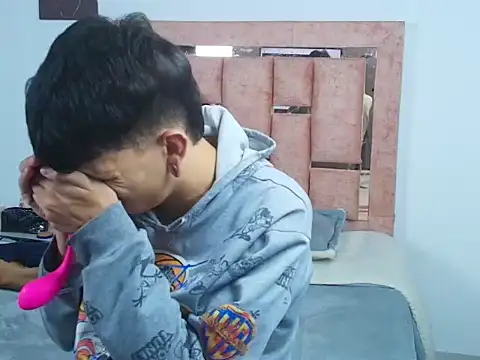 DemianSalvatore online show from 12-05-25, 08:17