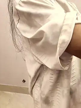 Snapshot of Sweets-jaanu chatting on 01-11-26, 05:14 Sweets-jaanu online show from 01-11-26, 05:14