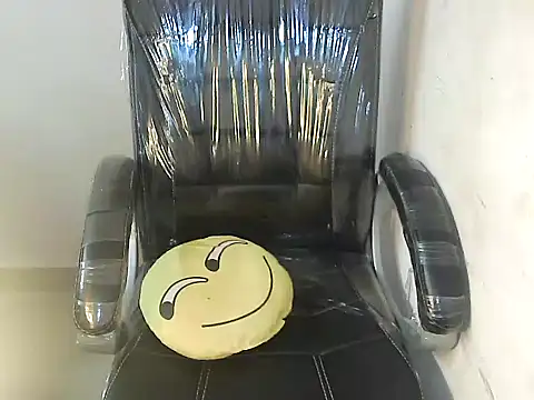 bold kiara online show from 10-14-25, 04:13