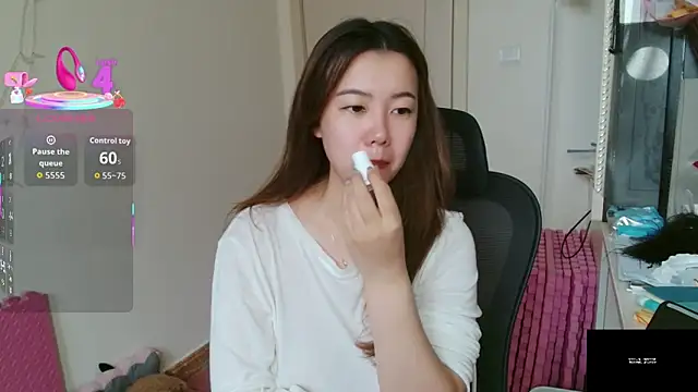 Snapshot of sallycui chatting on 05-25-26, 11:36 sallycui online show from 05-25-26, 11:36