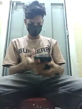 Snapshot of crish09 chatting on 05-16-26, 04:33 crish09 online show from 05-16-26, 04:33