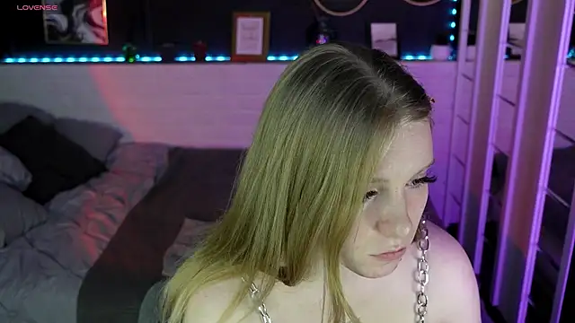 Layla Glam online show from 09-24-25, 05:03