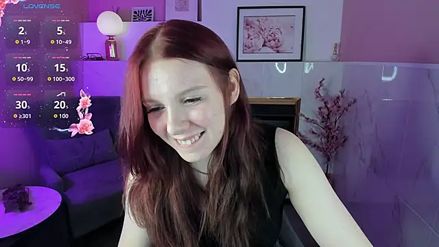 Layla Glam online show from 10-22-25, 05:40