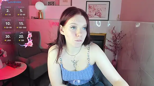 Layla Glam online show from 10-08-25, 01:23