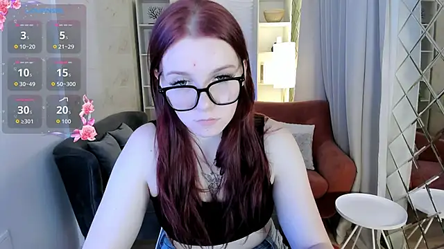 Layla Glam online show from 03-12-26, 01:26