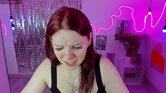 Layla Glam online show from 10-17-25, 01:24