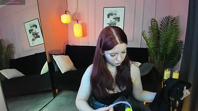 Layla Glam online show from 10-19-25, 01:36