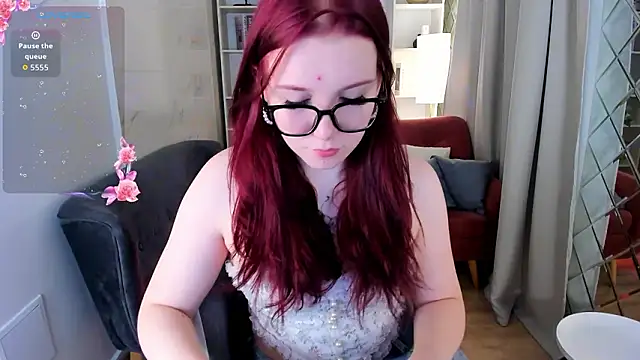 Layla Glam online show from 03-11-26, 01:16