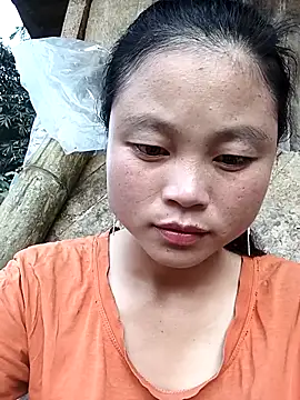 Snapshot of clara-cute chatting on 10-05-25, 10:28 clara-cute online show from 10-05-25, 10:28