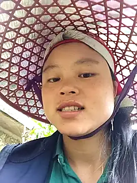 Snapshot of clara-cute chatting on 10-09-25, 01:28 clara-cute online show from 10-09-25, 01:28