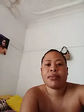 Snapshot of BubblyBeautiful chatting on 05-17-26, 11:21 BubblyBeautiful online show from 05-17-26, 11:21