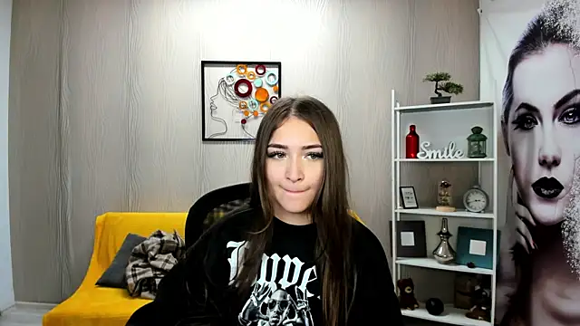 EllaClarke online show from 10-22-25, 11:42