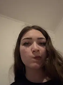 Snapshot of EllaClarke chatting on 04-17-26, 03:26 EllaClarke online show from 04-17-26, 03:26