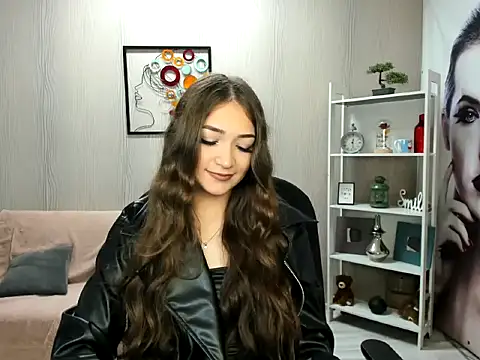 Snapshot of EllaClarke chatting on 03-28-26, 10:27 EllaClarke online show from 03-28-26, 10:27