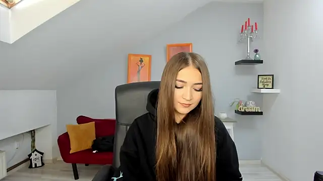 EllaClarke online show from 10-19-25, 10:51